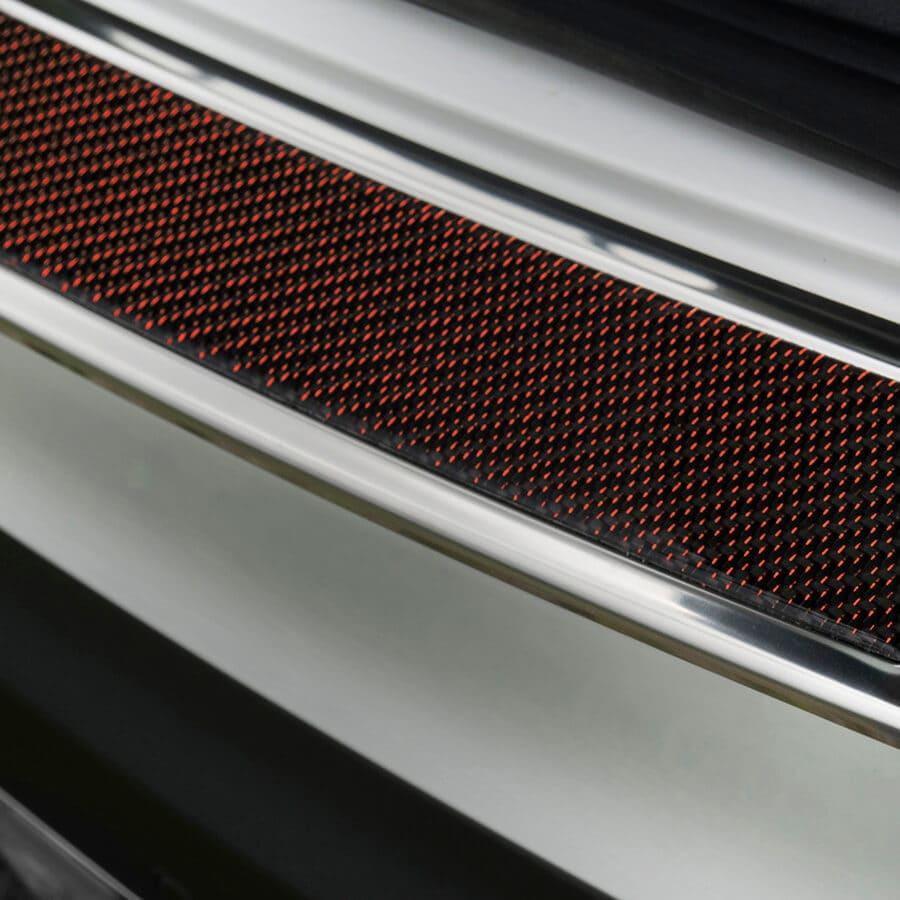 Lastskydd krom och kolfiber med röda detaljer till Mercedes GLC 5D