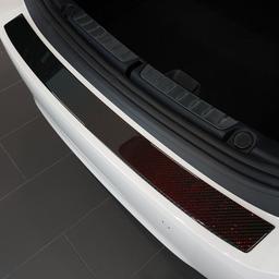 Takapuskurin suojapelti hiilikuitu med rÃ¶da detaljer till BMW F36 4D
