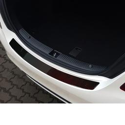Taka Takapuskurin suojapelti kromattu  ja hiilikuitu jossa punaisia osia Mercedes W205 sedan
