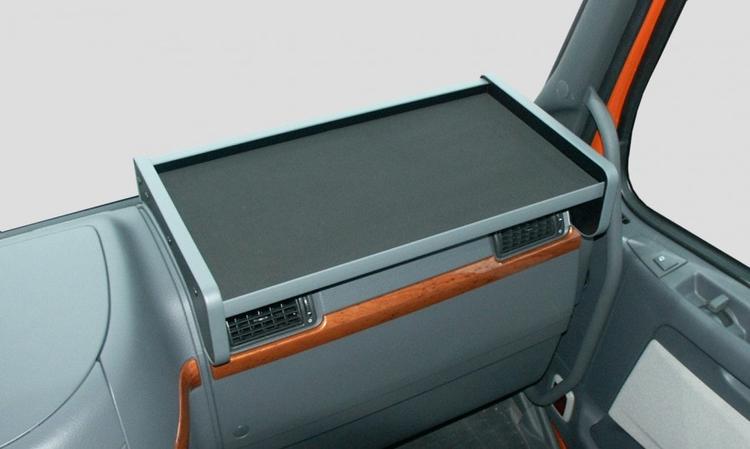 Apu Kuljettajanpöytä joka sopii Volvo FH/FM02 Musta V2-3